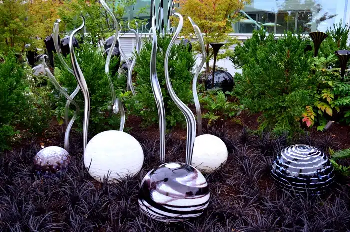 chihuly outdoor exhibit