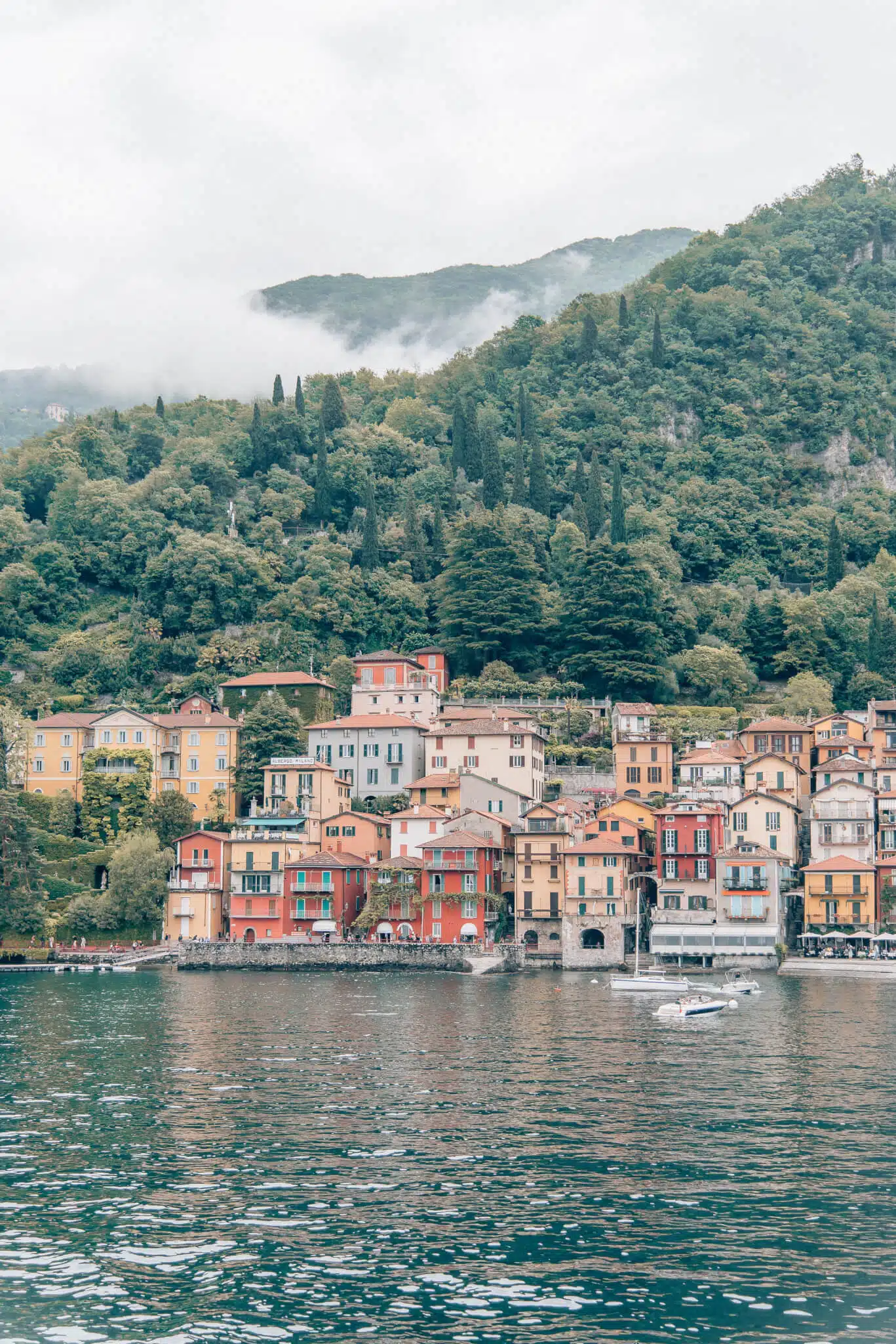 Lake Como travel guide by travel blogger What The Fab