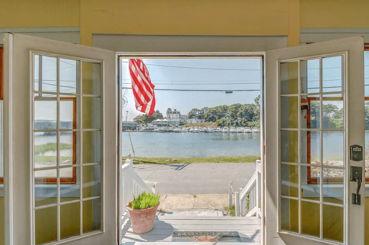 8 Luxurious Cape Cod Airbnbs for the BEST Stay 2023