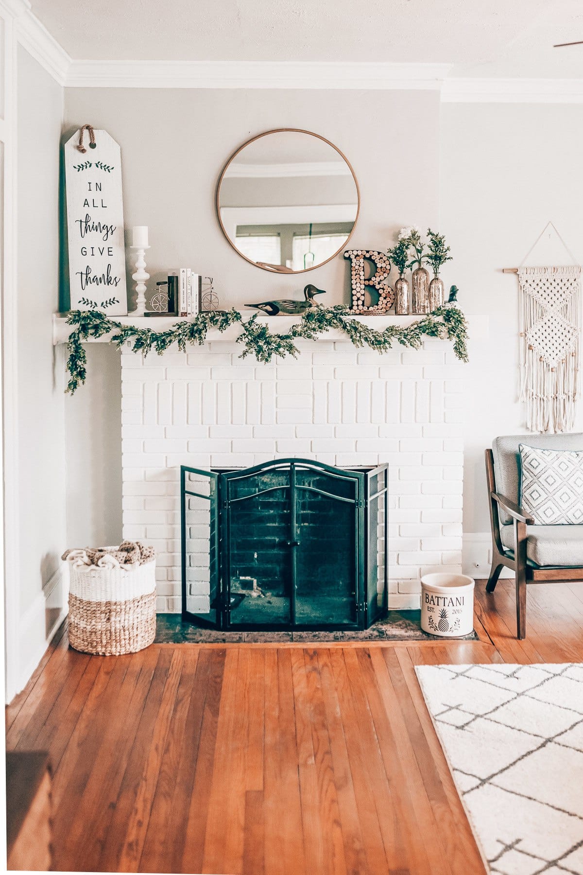 Neutral Christmas decor, by lifestyle blogger What The Fab