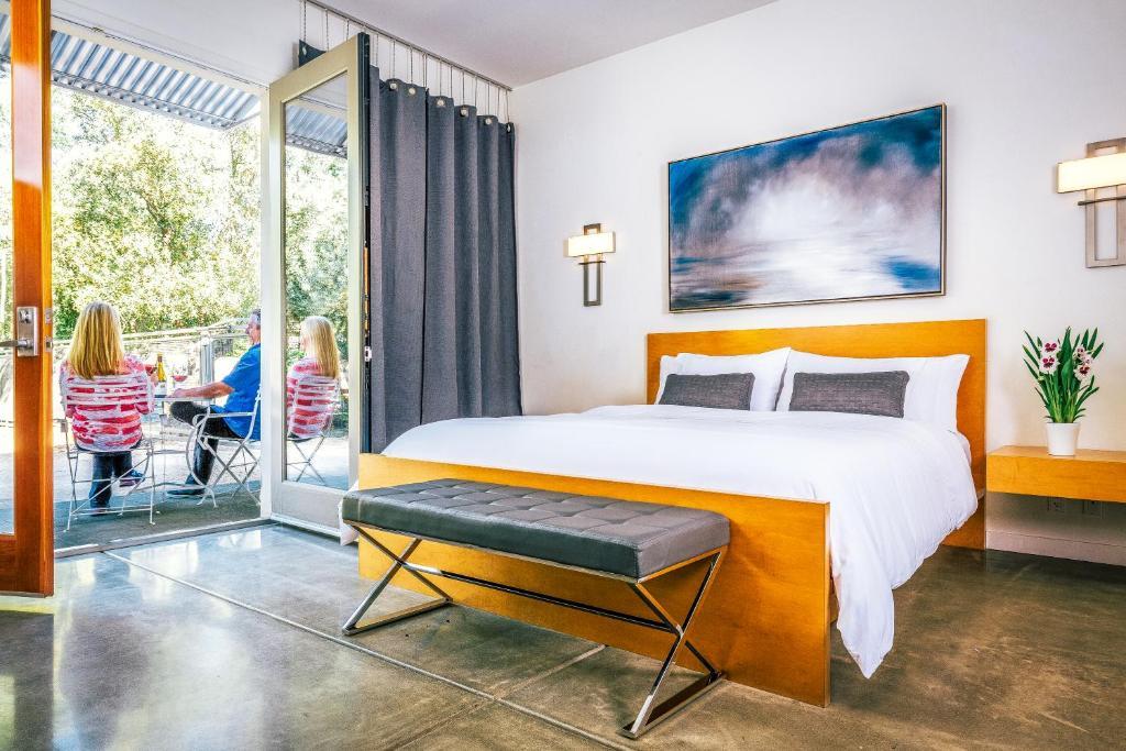 Hotels in Healdsburg, by Travel Blogger What The Fab