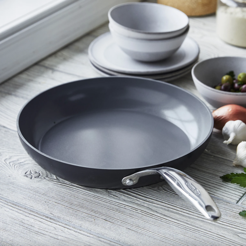 The 6 Best Ceramic Frying Pan Options On The Market For 2023