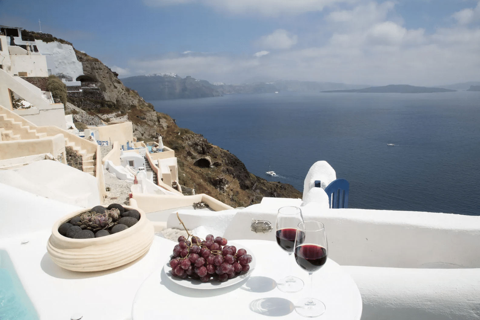 Airbnb Santorini, by Travel Blogger What The Fab