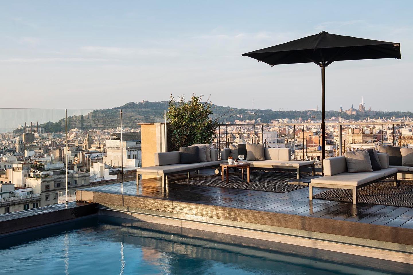 The best rooftop bars in Barcelona by travel blogger What The Fab