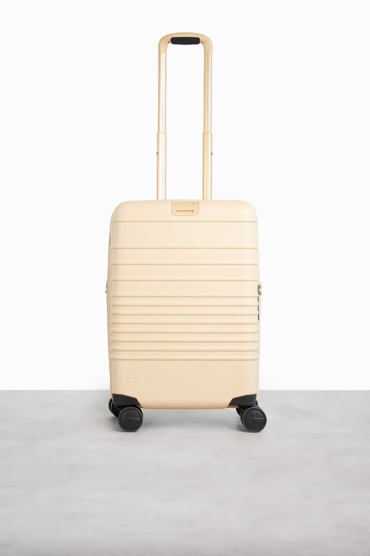 Beis luggage review, by travel blogger What The Fab