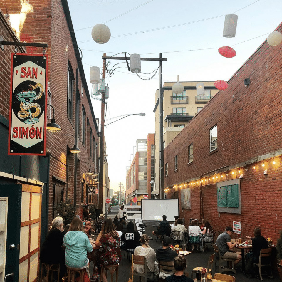 11 Can'tMiss Bars in Bend Oregon