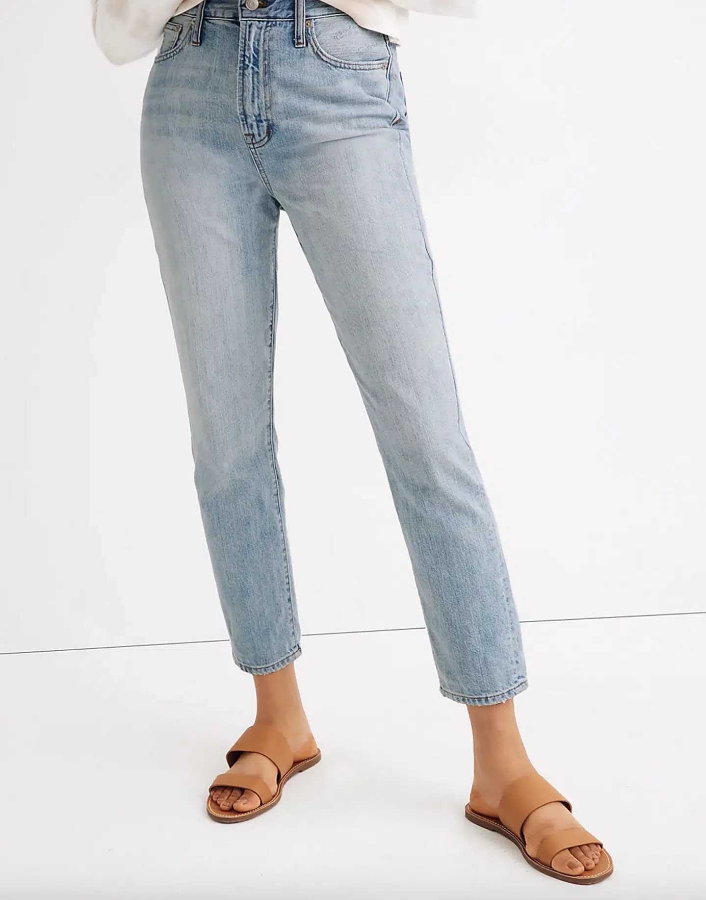 Flattering jeans for pear shaped bodies, by fashion blogger What The Fab