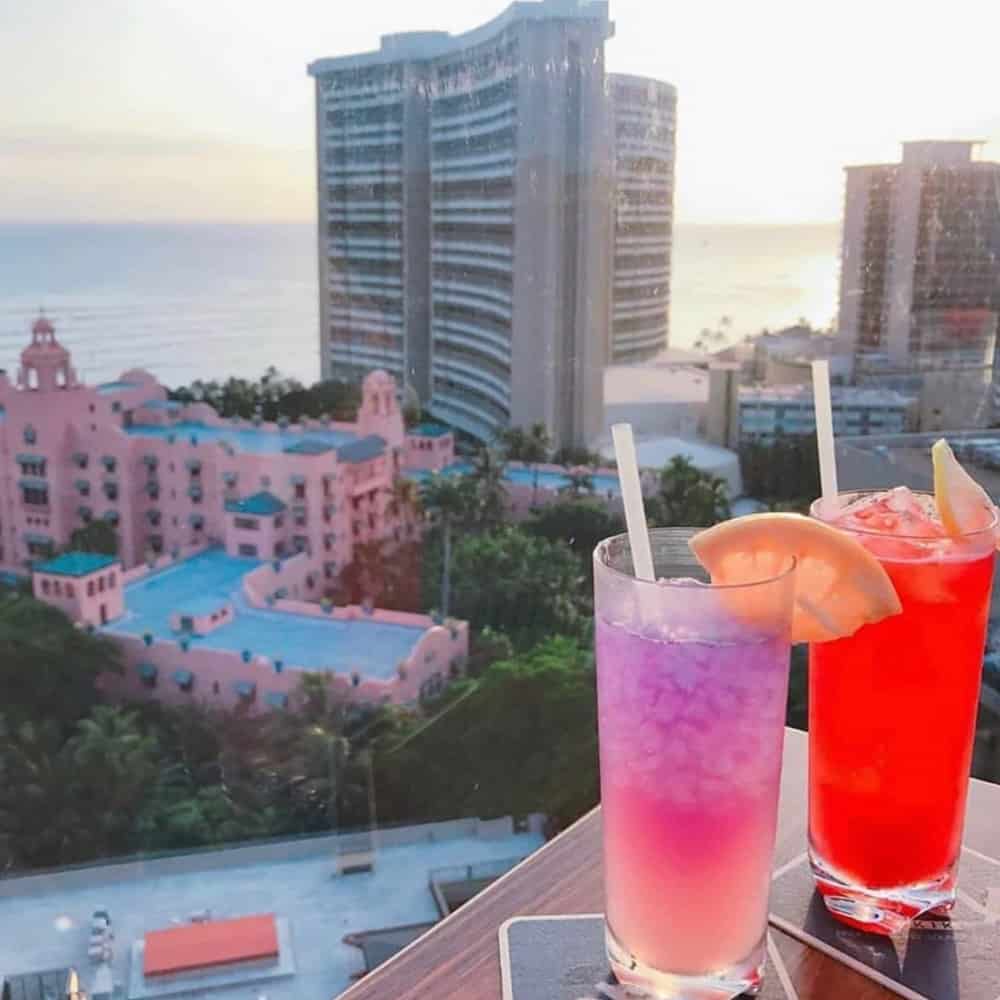 13 best happy hours in Waikiki, by travel blogger What The Fab