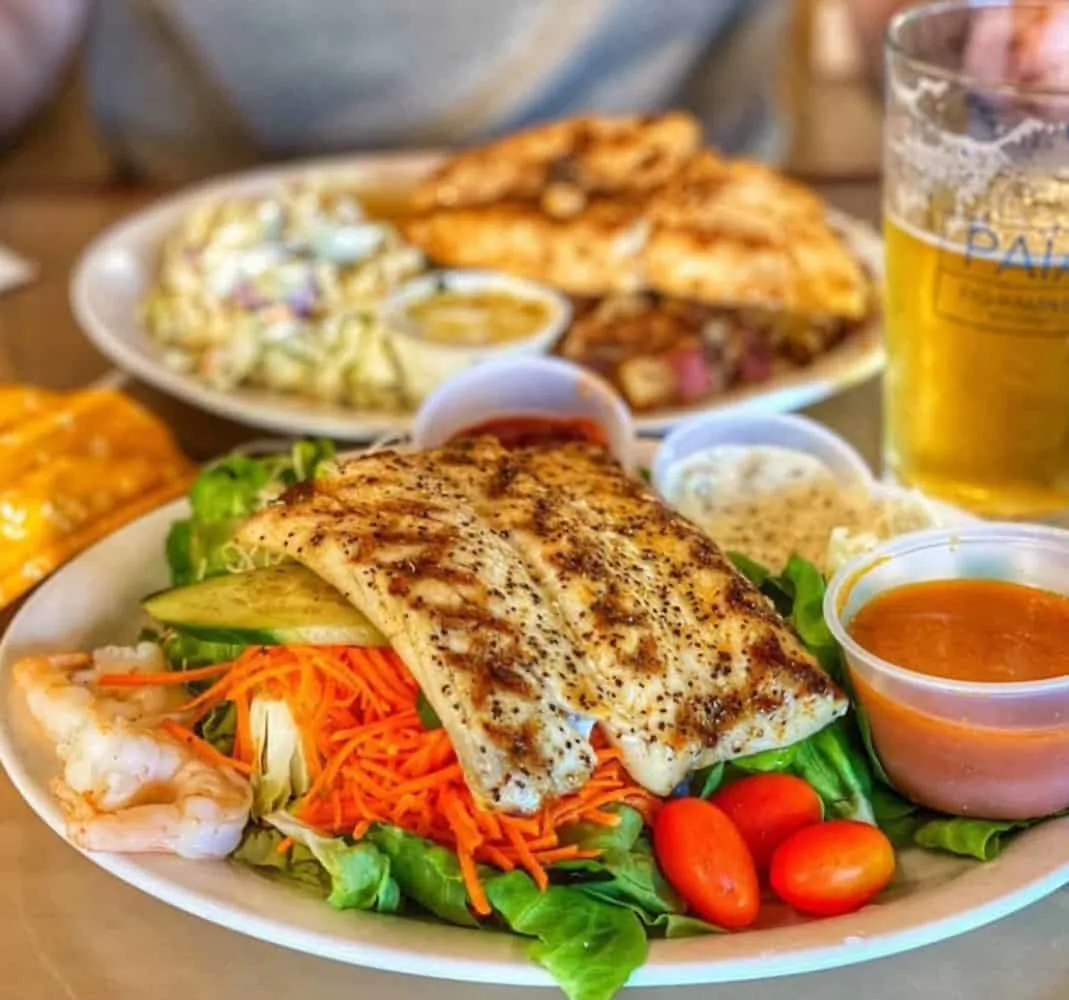 Best cheap eats Waikiki, by travel blogger What The Fab