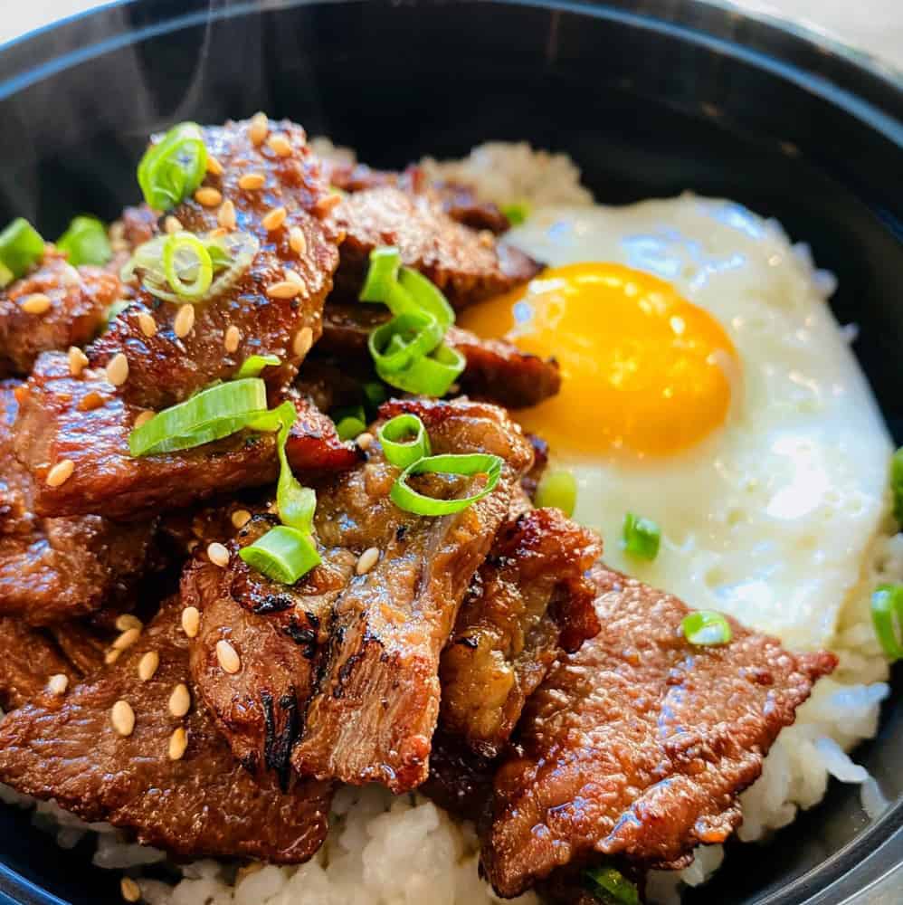 Best cheap eats Waikiki, by travel blogger What The Fab