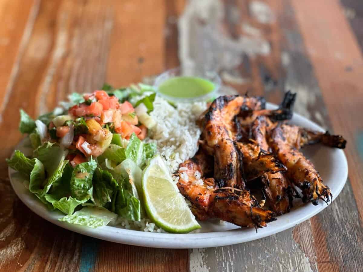 Best cheap eats Waikiki, by travel blogger What The Fab