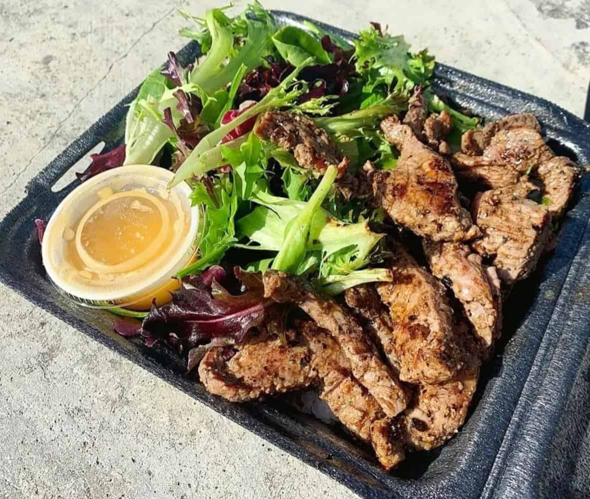 Best cheap eats Waikiki, by travel blogger What The Fab