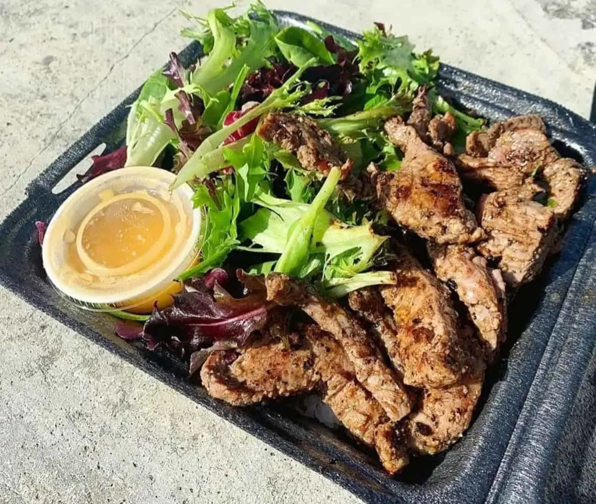 Best cheap eats Waikiki, by travel blogger What The Fab