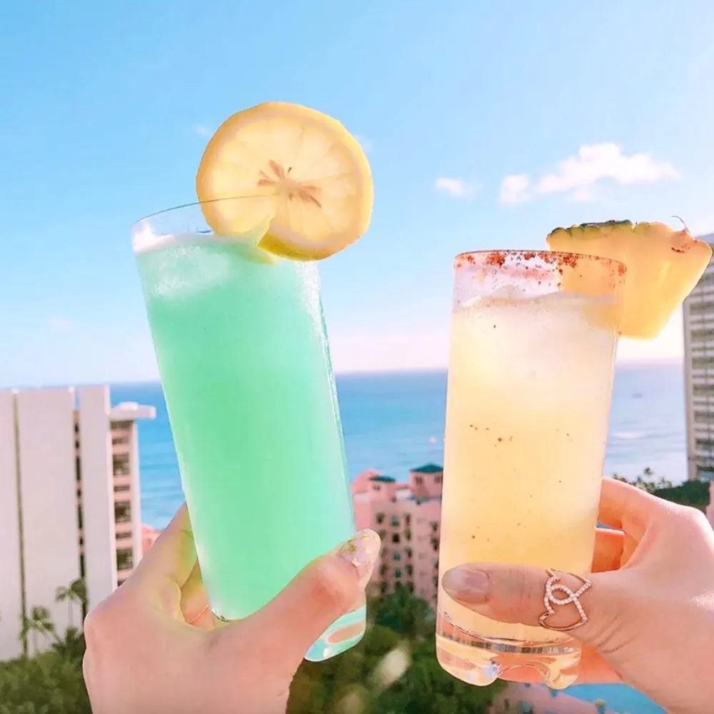 11 best rooftop bars in Waikiki, by travel blogger What The Fab
