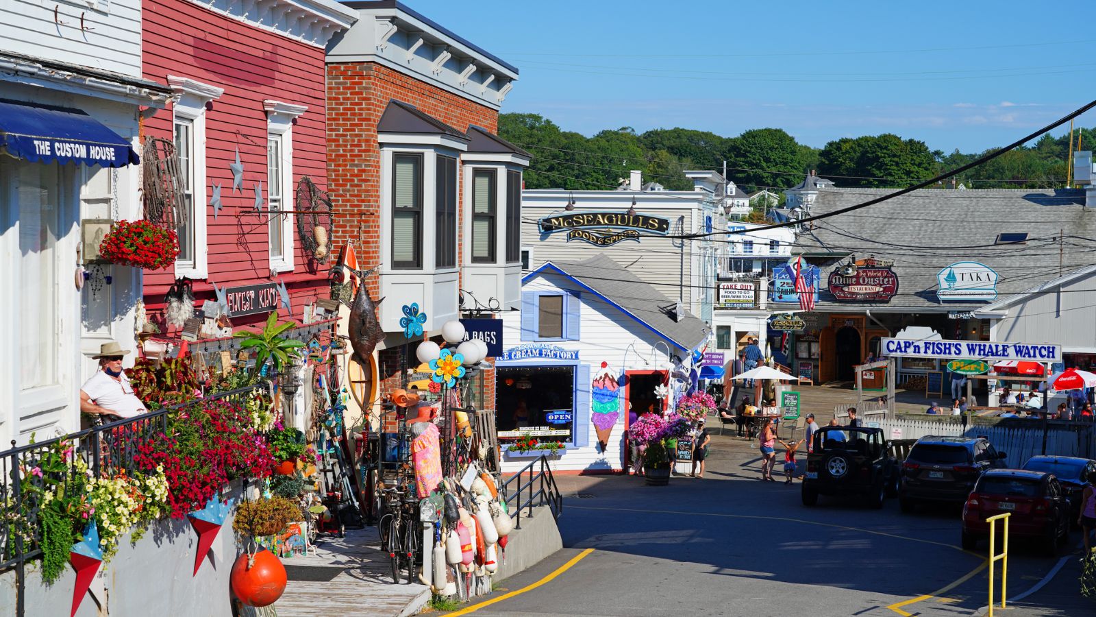 Best places to visit in New England in the summer, by travel blogger What the Fab.
