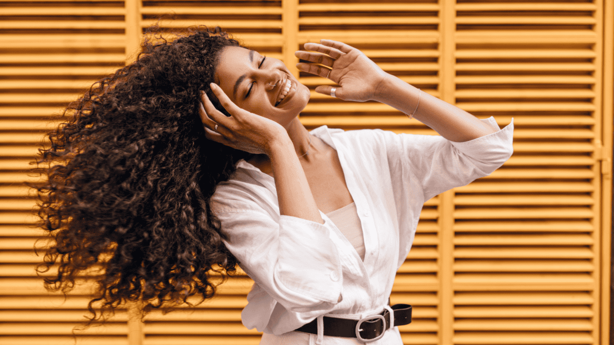 14-hairstyles-that-make-thin-hair-look-thicker-without-cutting