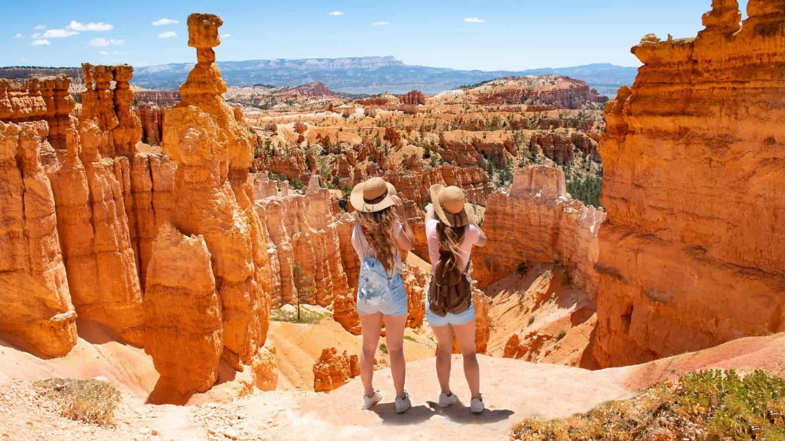 Best hikes in Utah, by travel blogger What the Fab