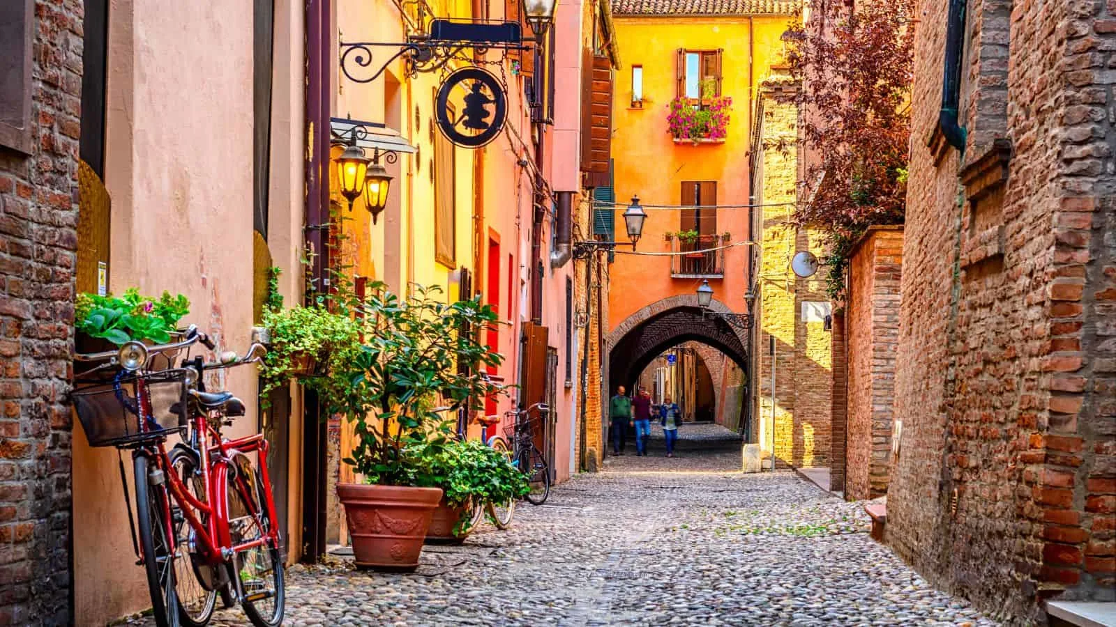 Underrated cities in Italy, by travel blogger What the Fab