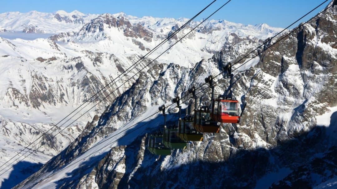 15 Most Dangerous Ski Slopes in the World - What The Fab