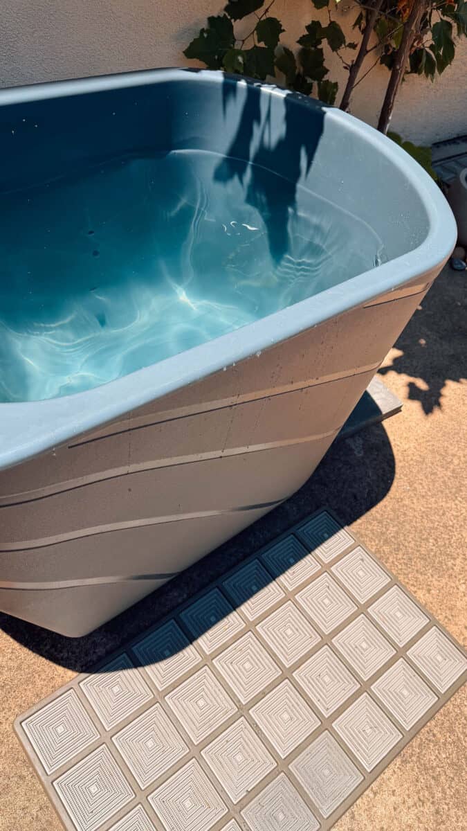 Outdoor spa ideas, by lifestyle blogger What The Fab