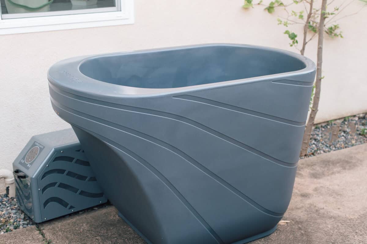 Outdoor spa ideas, by lifestyle blogger What The Fab