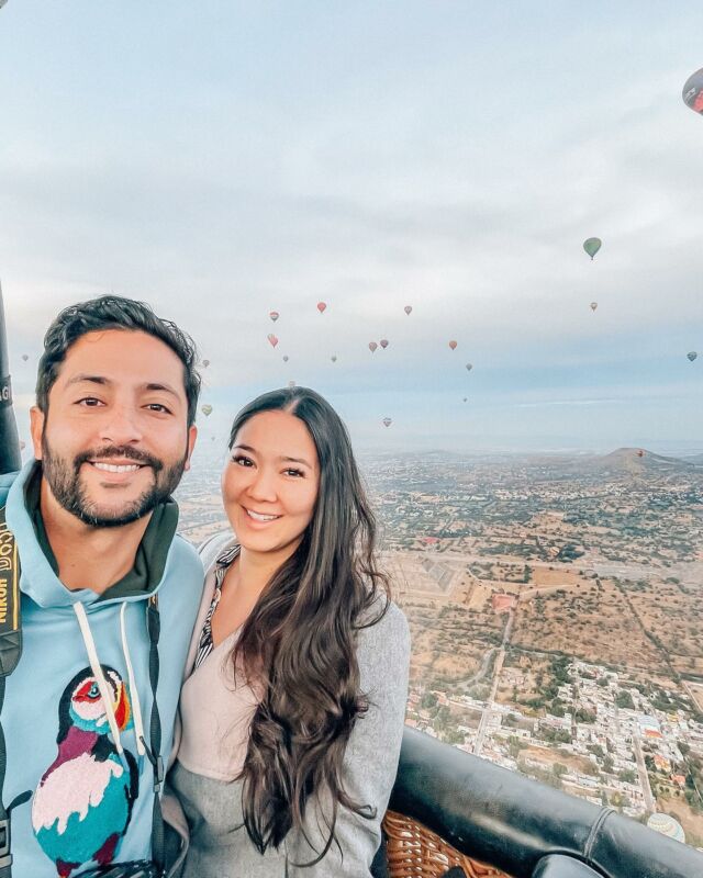 Flying over Teotihuacan’s pyramids by hot air balloon was epic! 🎈 We booked via @getyourguide, my go-to for excursions abroad. 

Learning about the human sacrifices performed here is so freaking fascinating and terrifying. I had goosebumps walking around the temples thinking about what it must have looked like. Swipe right and imagine this dude cutting your chest open with an obsidian knife and ripping your heart out, holding it above you while it’s still beating. And then throwing your body down a temple taller than the Colosseum. 🫣

 #wtfabtravel