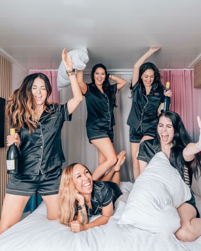 One time @omiedohmy asked me, “Do girls really have pillow fights when they have sleepovers?” I was like…no that’s absolutely not a thing. 

Jokes on me I guess. 🪶 

📸: @ryanaaronphoto 

Shop the pajama sets: 

https://liketk.it/41dQq 🖤

#liketkit #LTKstyletip #LTKunder50 #LTKFind